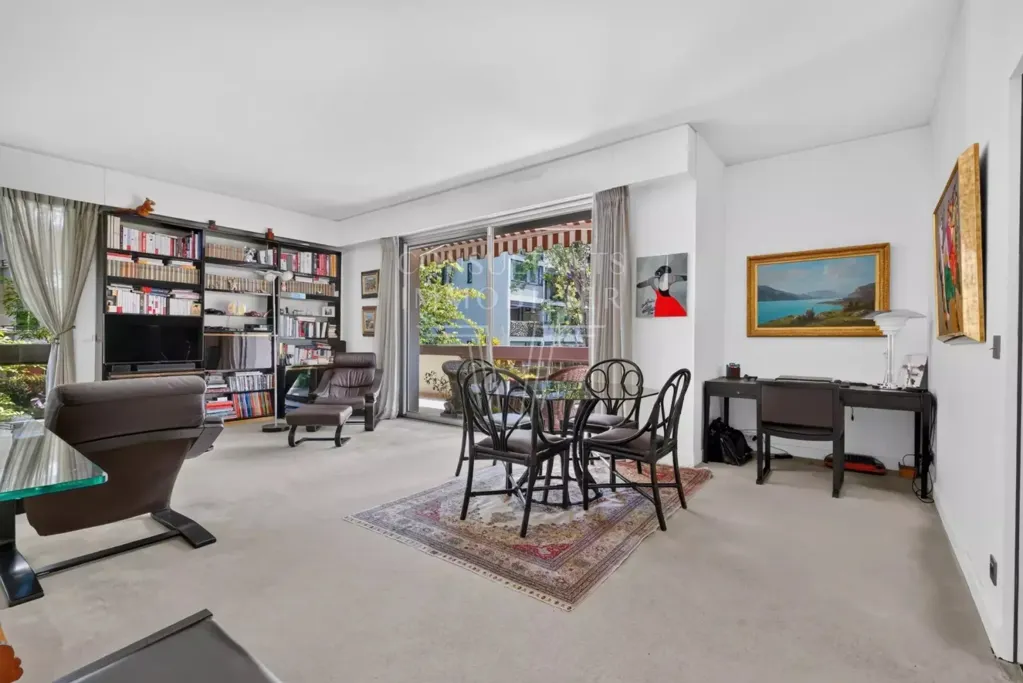 Studio - Spacious Apartment with Balcony in Neuilly