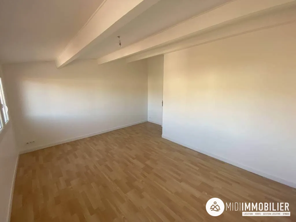 Toad - 3-Bedroom Apartment with Balcony in Carmaux