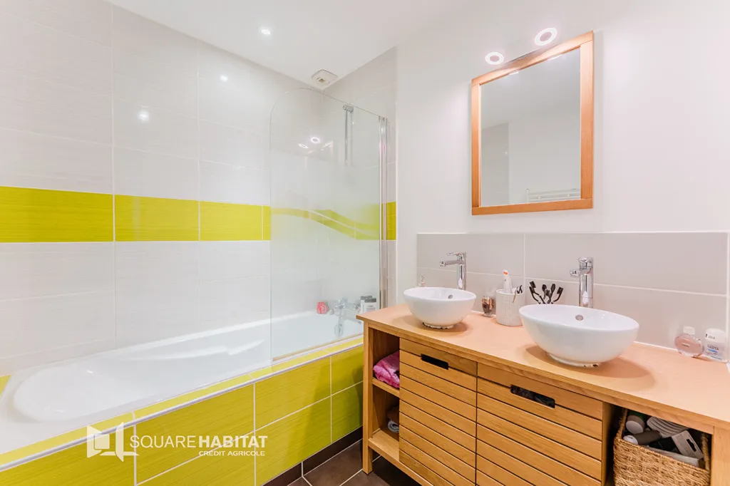 Salles de bain - Maison Familiale avec Terrasse à La Chabossière