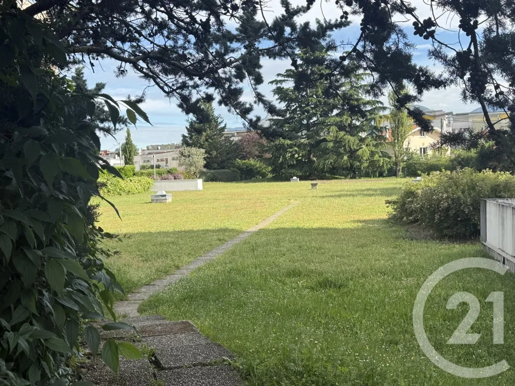 Jardin - Appartement 3 Pièces avec Vue Dégagée à Échirolles