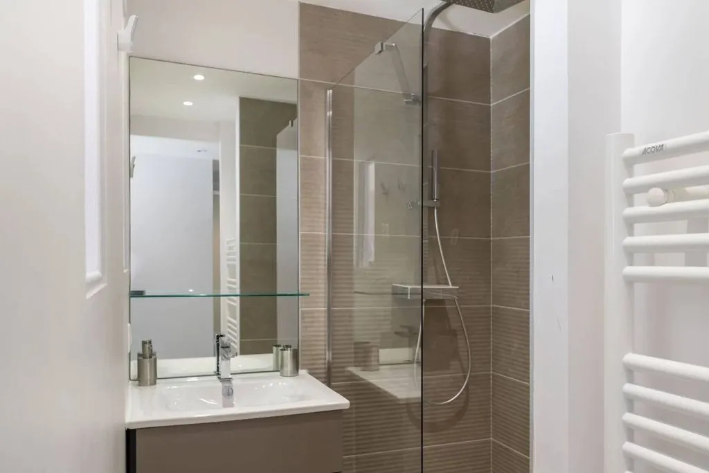 Salles de bain - Villa Luxueuse avec Piscine à Cannes