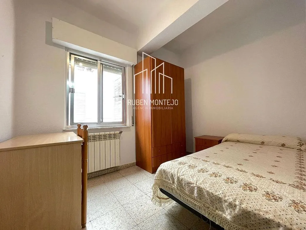 Bedrooms - Student Flat with Terrace in Carmelitas, Salamanca