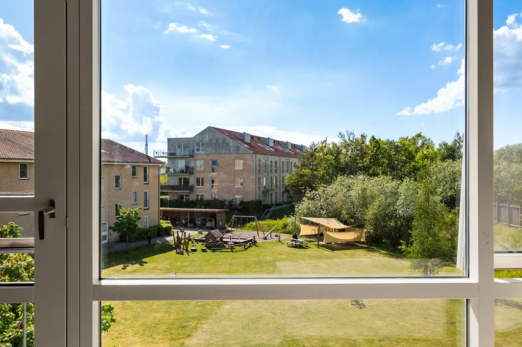 Balcon - Renovated 4-Bed Flat with Terrace in Farum