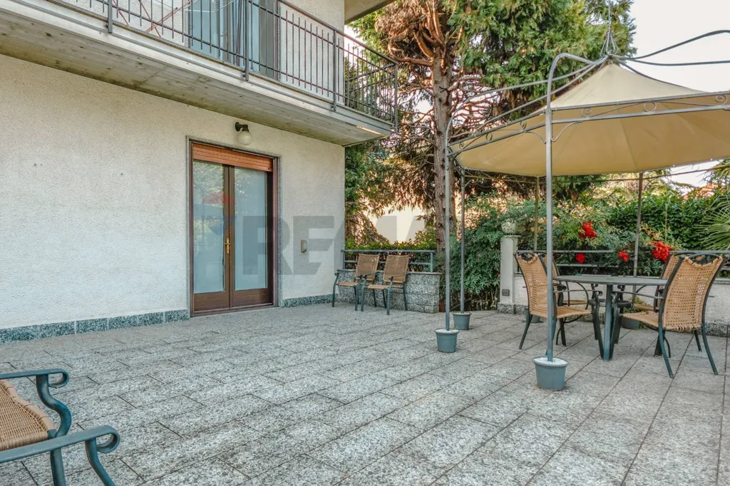 Terrass - Bifamily House with Terrace in Gorla Minore