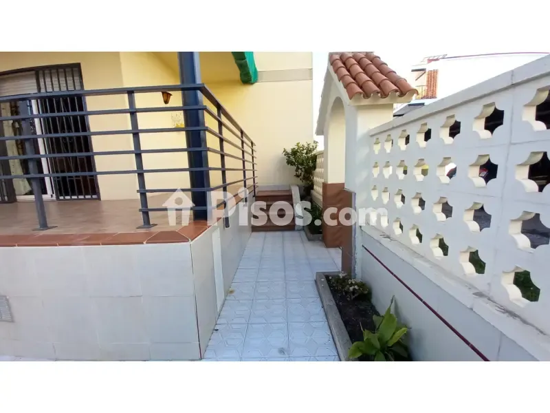 Terrass - Ground Floor Flat with Garden in Cubelles