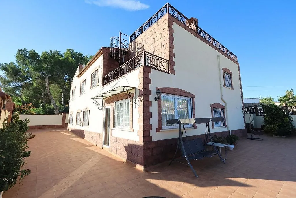 Terrasse - Luxury Villa with Private Pool in Torrevieja