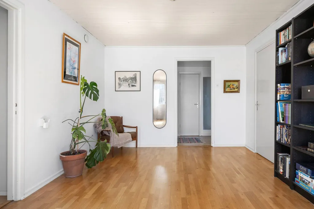 hallway_entrance