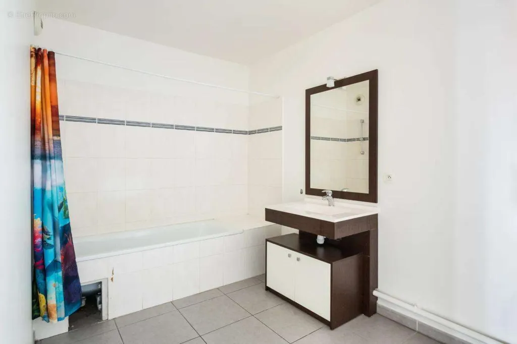 Salles de bain - Appartement Moderne avec Ascenseur à Pont de Vivaux