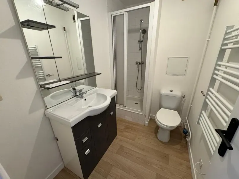 Salles de bain - Duplex 3 Pièces à Brest, Rue Charles Berthelot