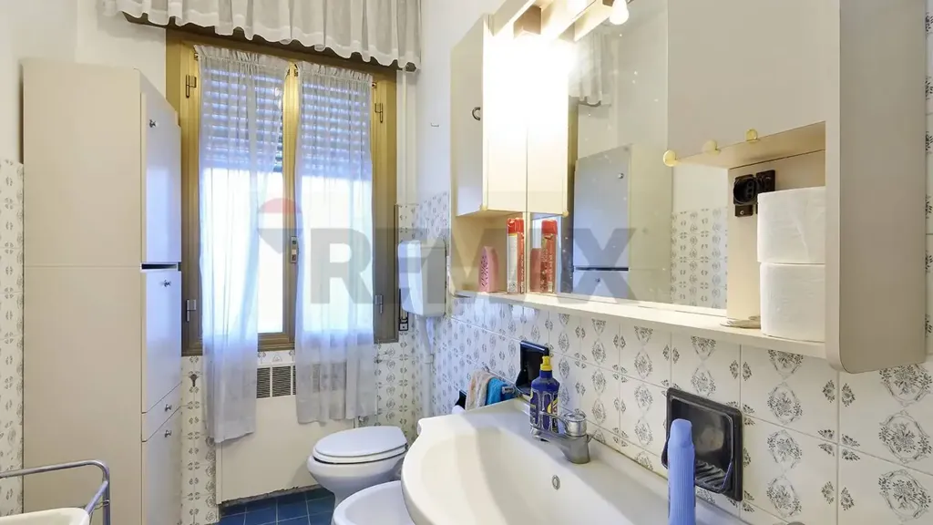 Salles de bain - Ground Floor Flat with Balcony in Granarolo Dell'Emilia