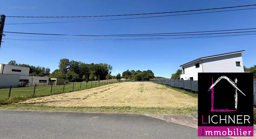 Aed - Buildable Plot with 21m Façade in Siltzheim