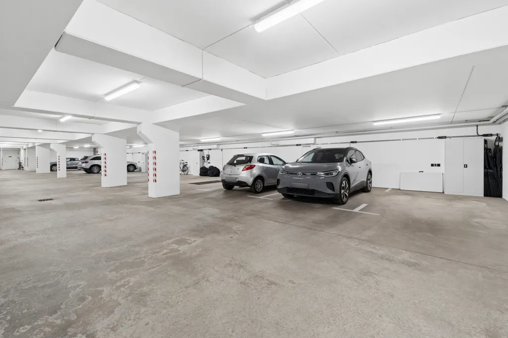 Garage - Modern Apartment with Unique Design in Roskilde