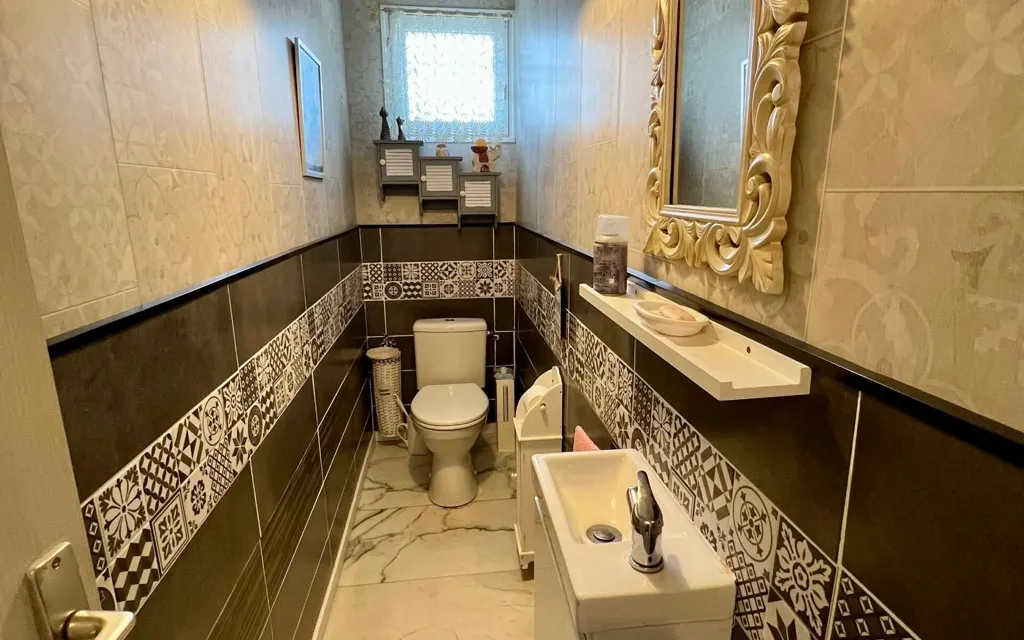 Salles de bain - Maison Plain Pied avec Jardin et Garage à Sauvian