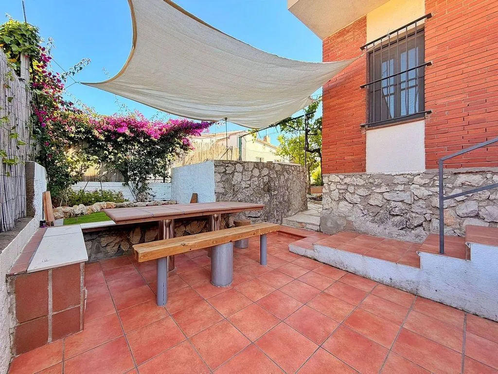 Terrass - Chalet with Pool and Terrace in Canyelles