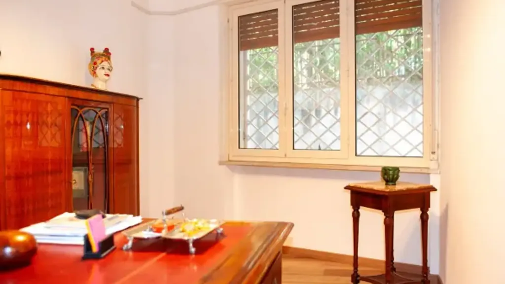 Office - Modernised Apartment with Balcony in Messina