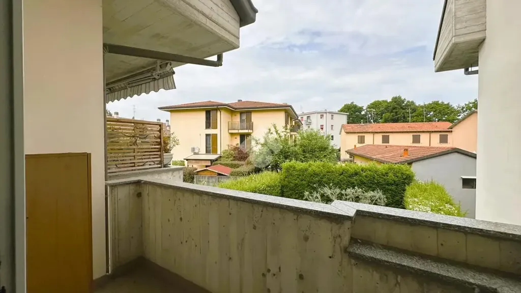Balcon - Spacious Apartment with Balcony in Vimercate