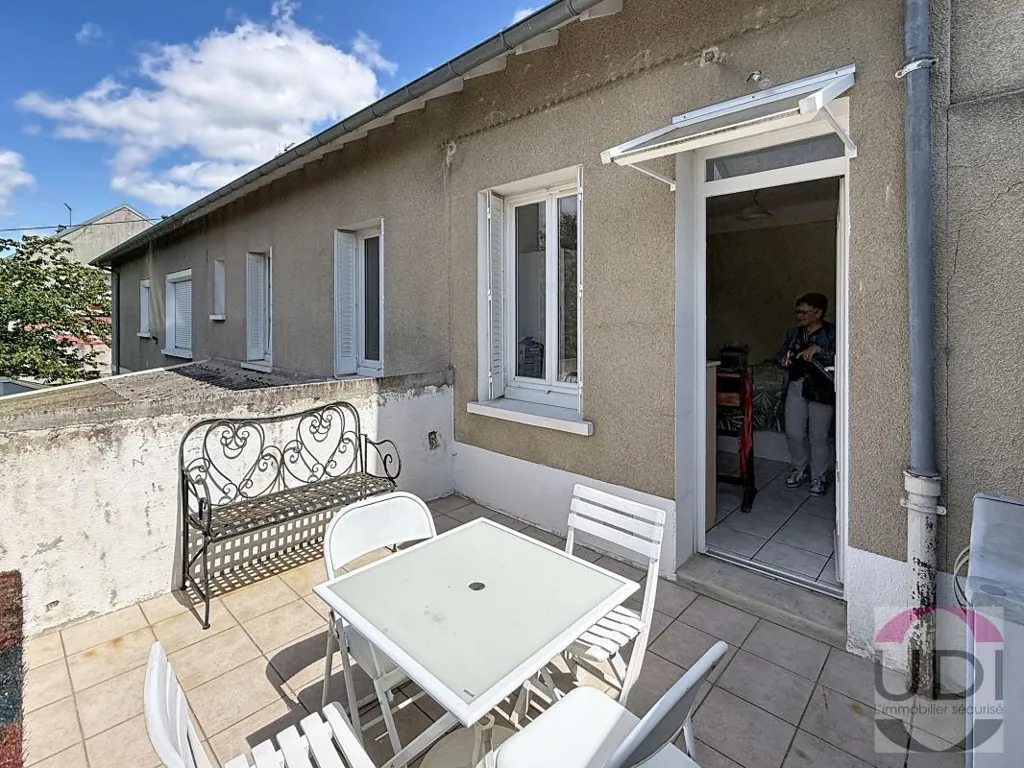 Terrasse - Maison avec Garages Locatifs à Guéret