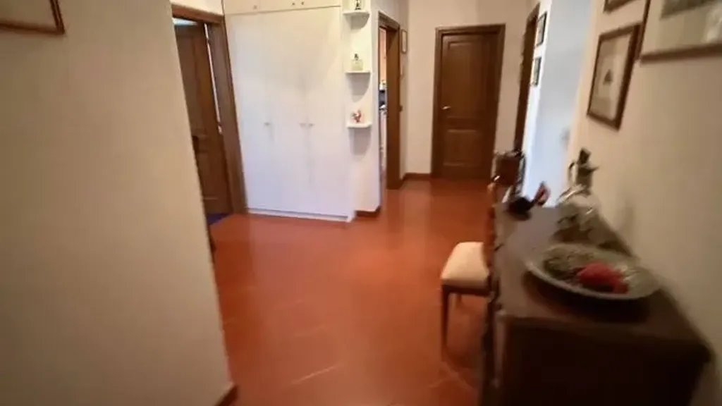 Esik - Completely Ristrutturated Apartment with Balcony in Florence