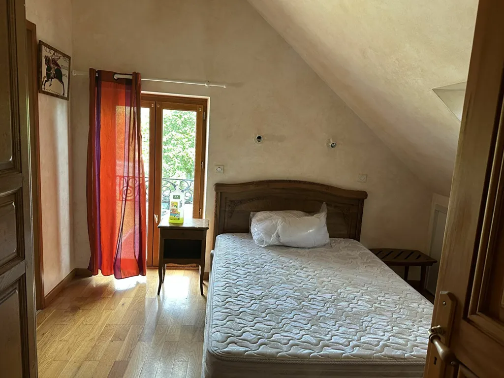 Chambres - Maison Rénovée avec Terrasse à Romorantin