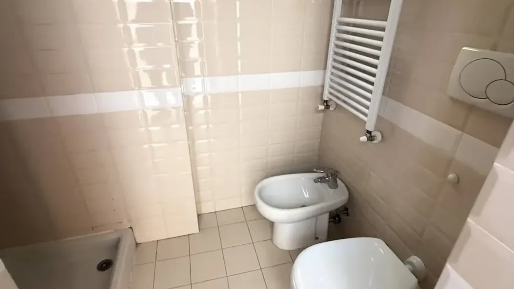 Salles de bain - Restored Triplex with Attic in Niguarda, Milan