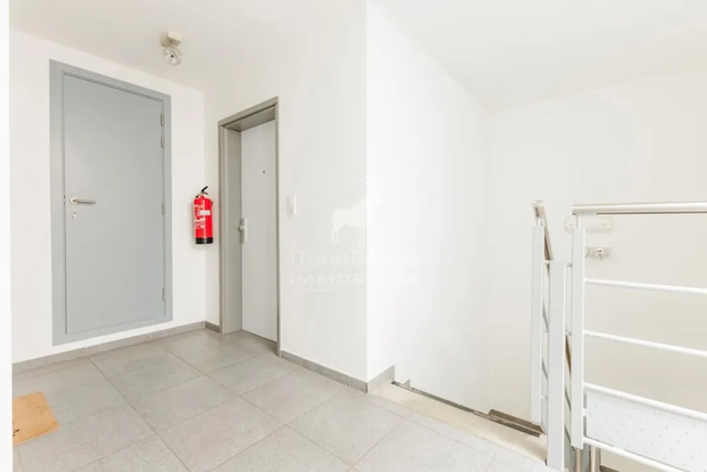 hallway_entrance