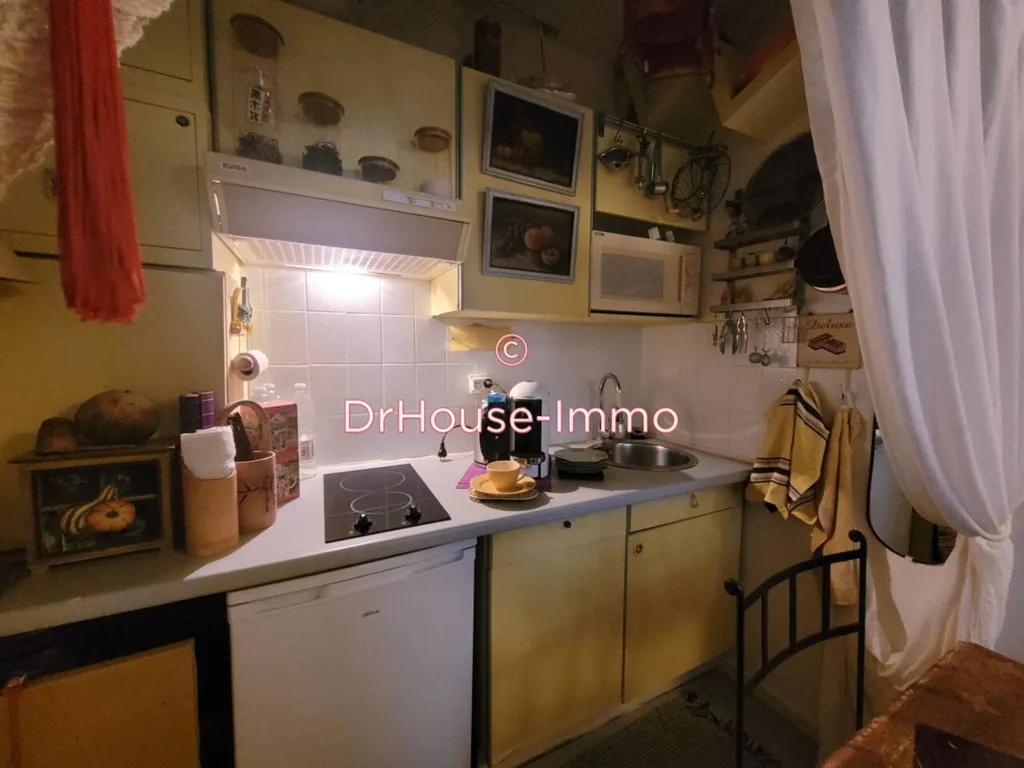 Cuisine - T1 avec Cour Intérieure au Cœur de Bordeaux