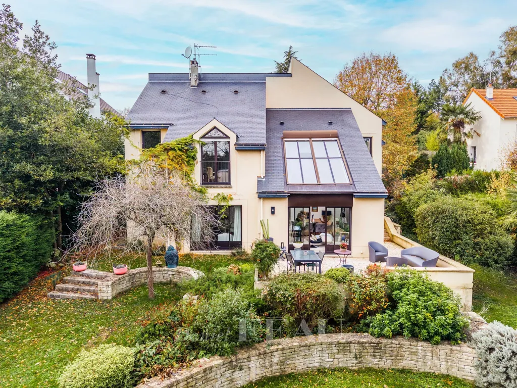 Õhuvaade - Architect-Designed House with Terrace in Bougival