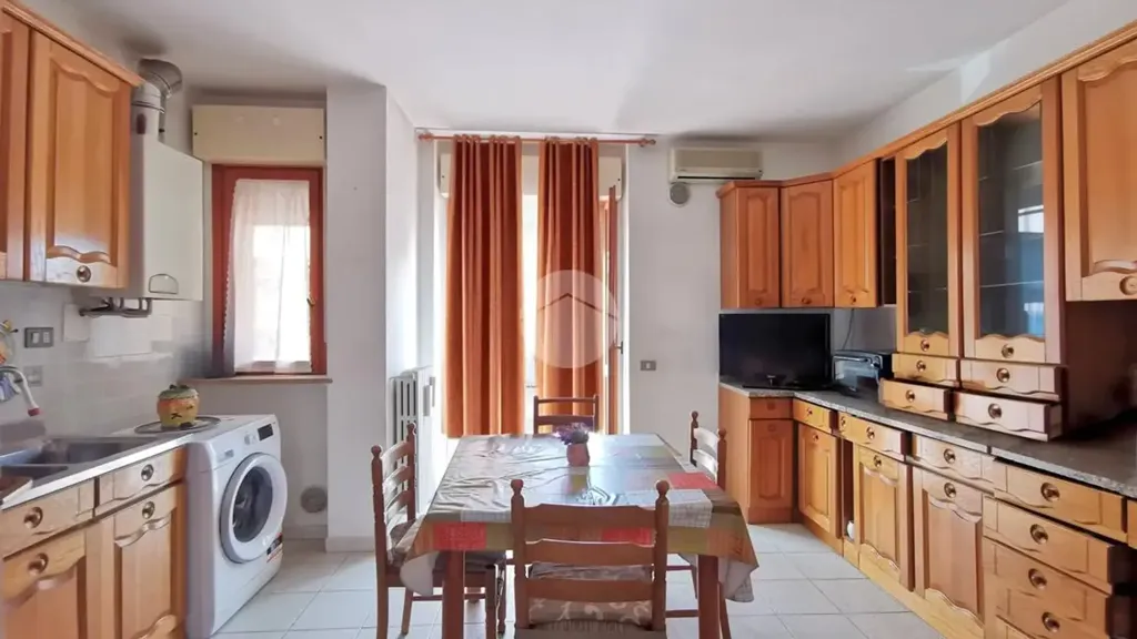 Cuisine - Four-Room Apartment with Balcony in Lucera