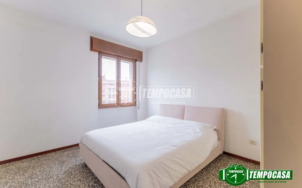 Chambres - 1960s Apartment with Double Exposure in Milan