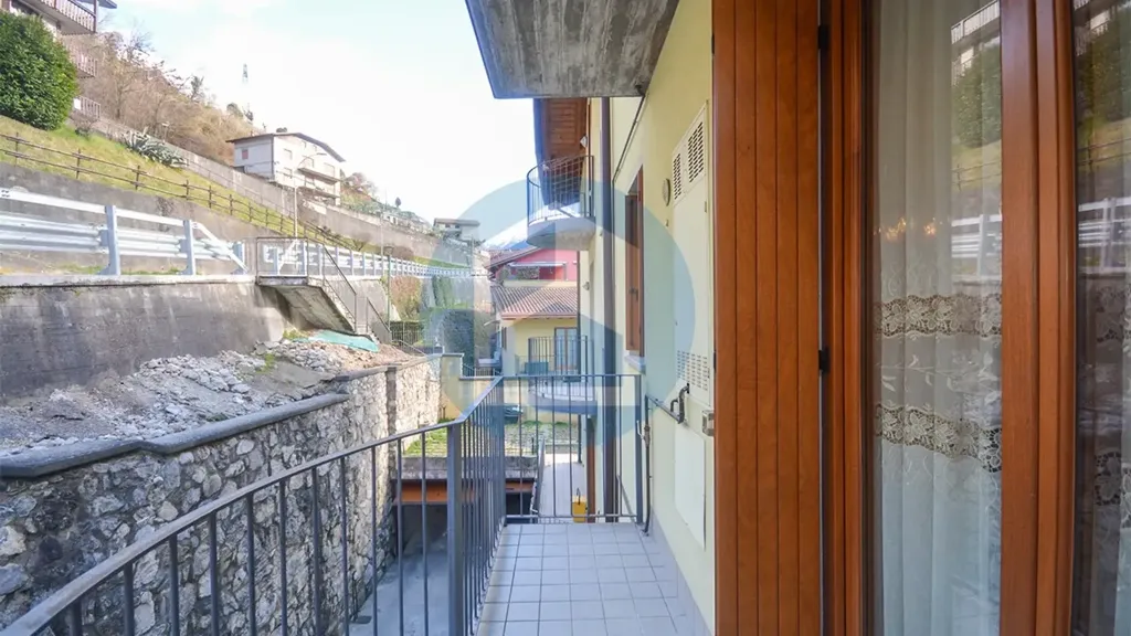 Rõdu - Balcony Flat in Angolo Terme