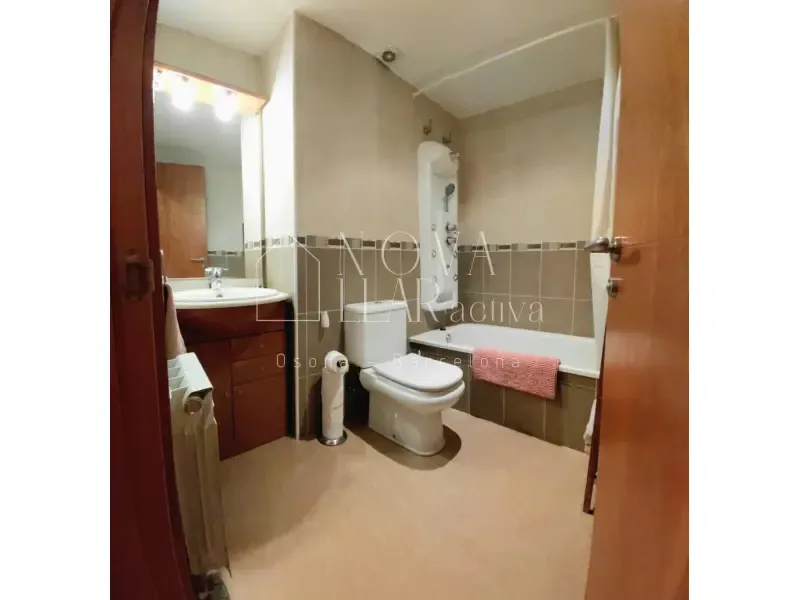 Vannitoad - Apartment with Terrace in Centelles Centre