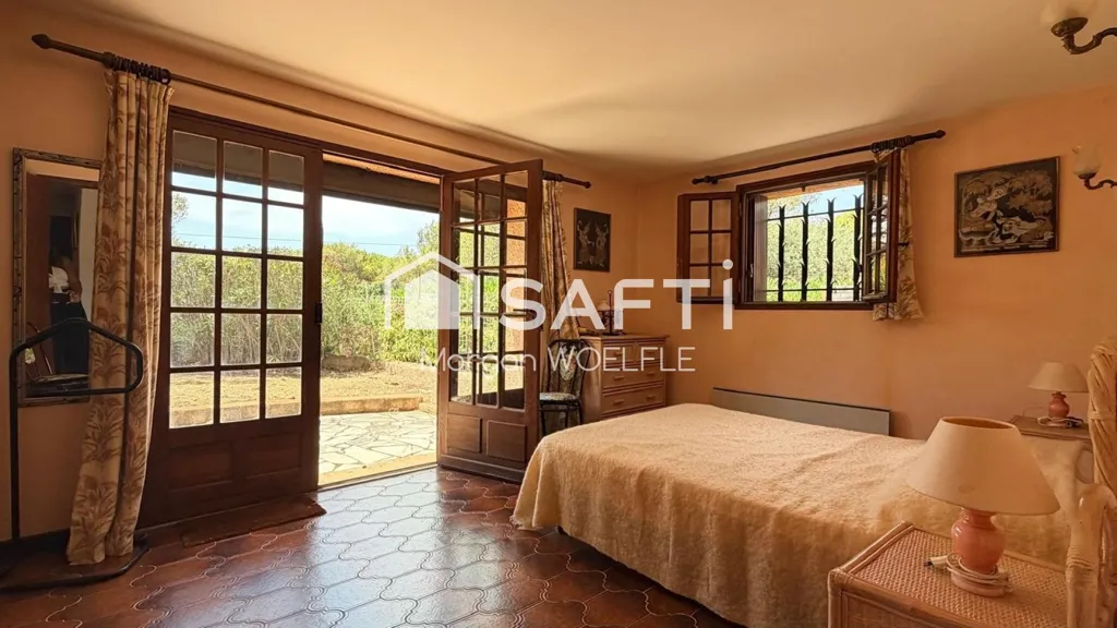 Bedrooms - Detached House with Nature View in Tour de Mare