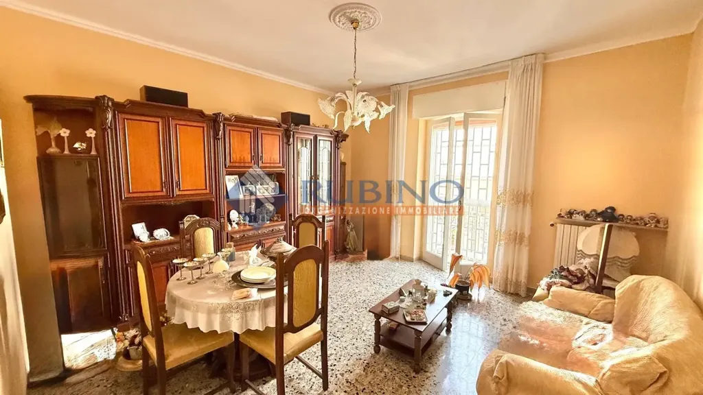 Söögituba - Rear-Facing Apartment with Balcony in Trani