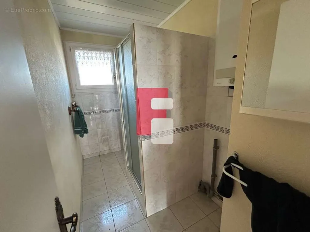 Bathrooms - Apartment with Balcony in Sainte-Savine