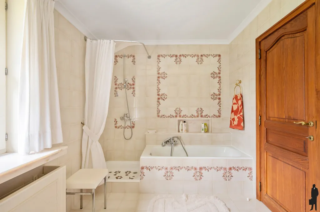 Bathrooms - Country Villa with Terrace and Garden