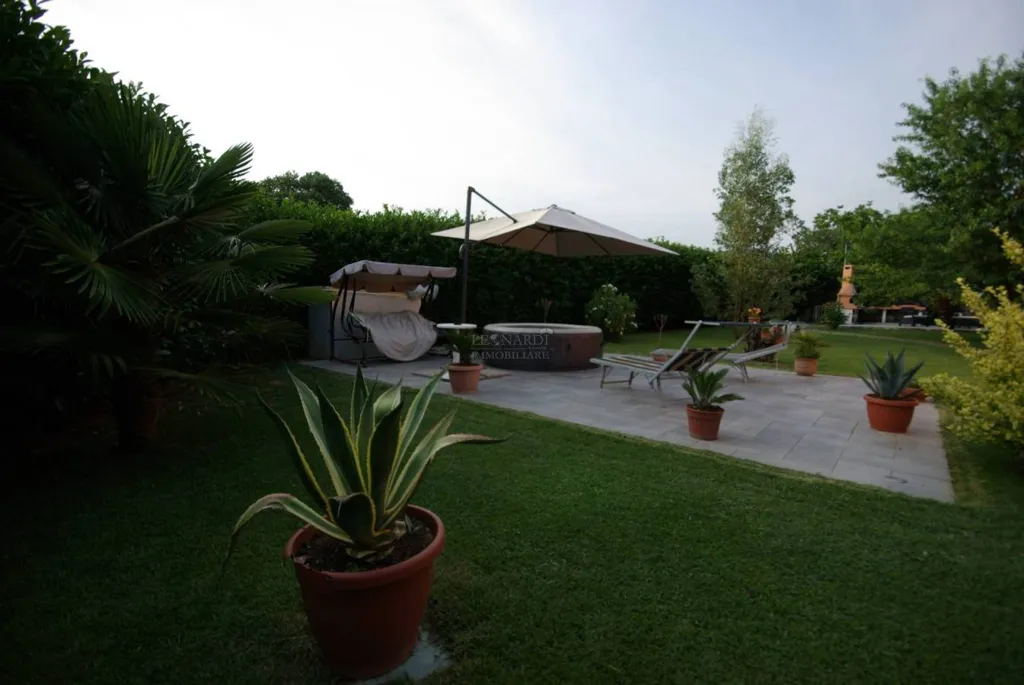 Jardin - Contemporary Villa with Garden in San Giustino