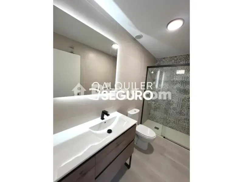 Salles de bain - Semi-New Chalet with Patio in Illescas
