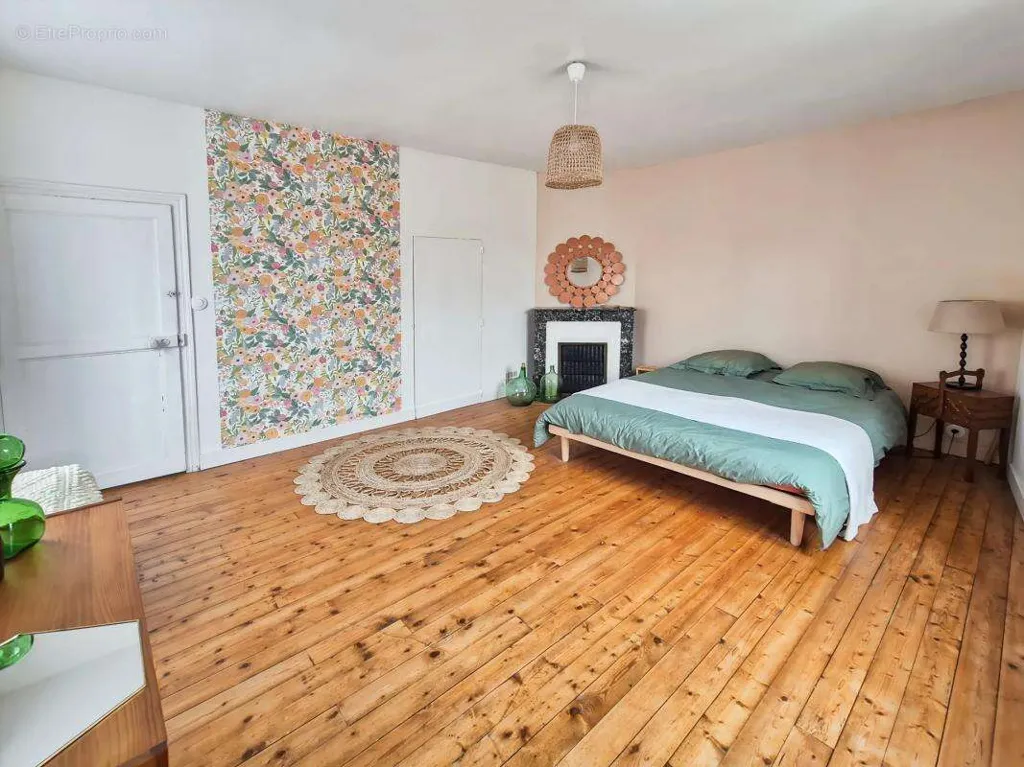 Bedrooms - Charming House with Courtyard in Prunay le Gillon