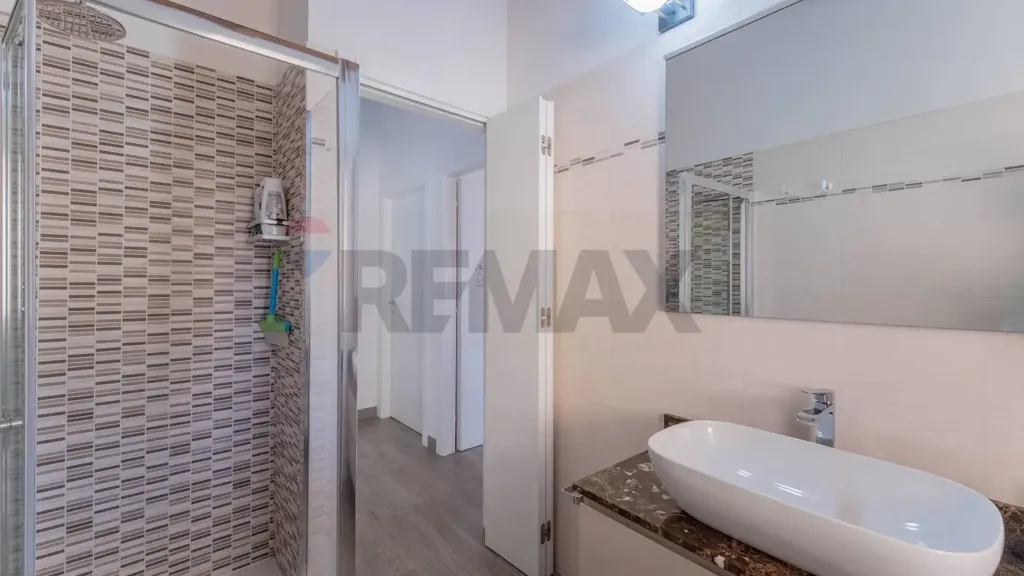 Salles de bain - Modern Villa with Terrace in Parabiago