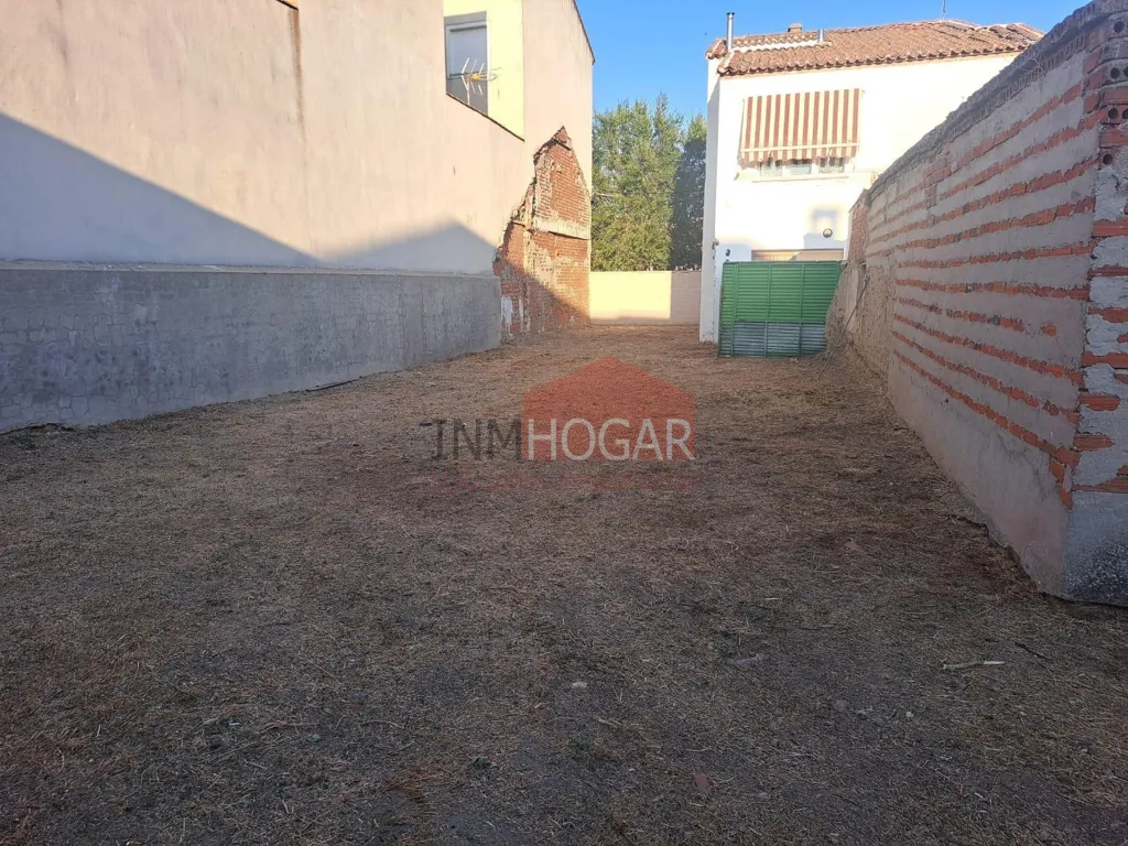 Garden - Urban Plot with Construction Potential in Sanchidrián