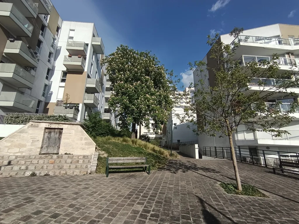 Aed - 3-Bed Apartment with Terrace in Rapie