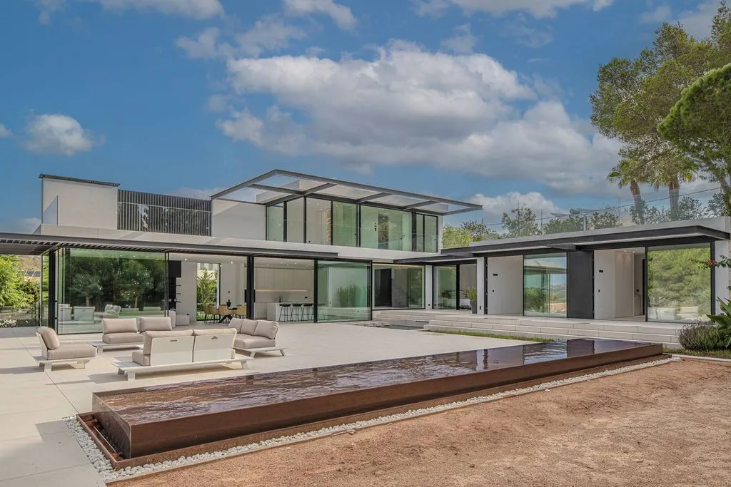 Bassein - Architectural Villa with Infinity Pool in Santa Eulària