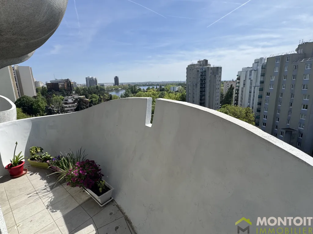 Rõdu - 3-Bed Flat with Balcony near Créteil Lake