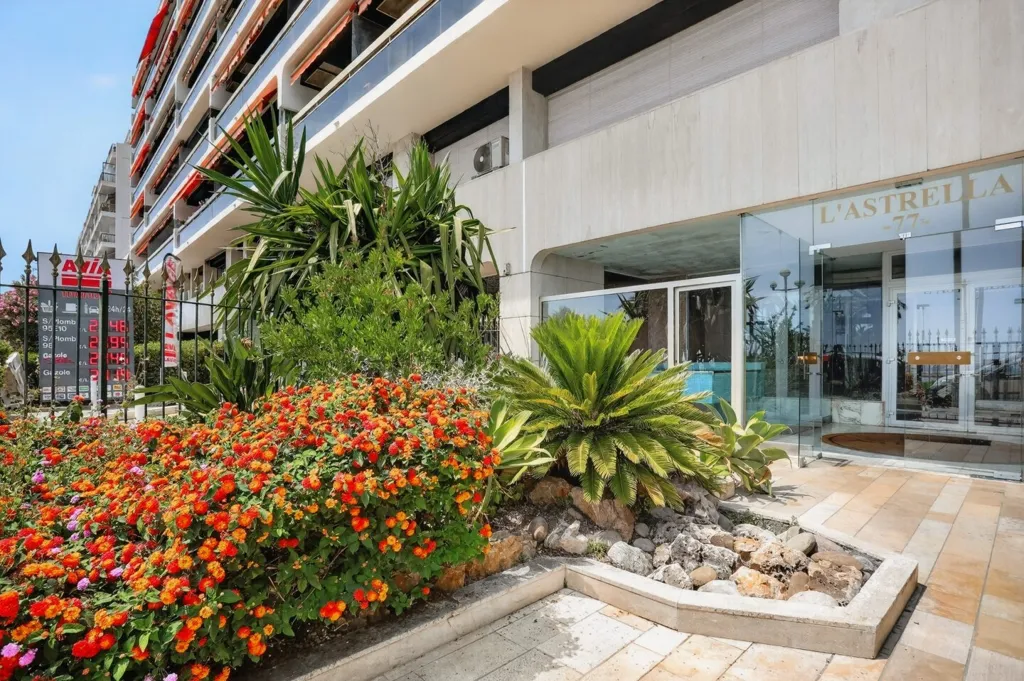 Välivaade - 3-Bedroom Apartment with Potential in Nice