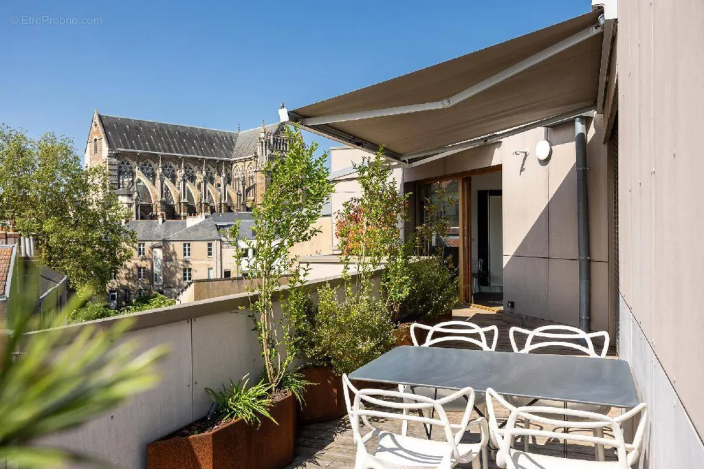 Terrace - Contemporary Penthouse with Terrace in Nantes