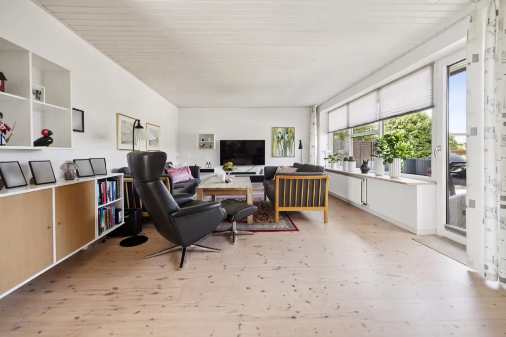 Living Room - Functional Villa with South-West Terrace in Åbyen