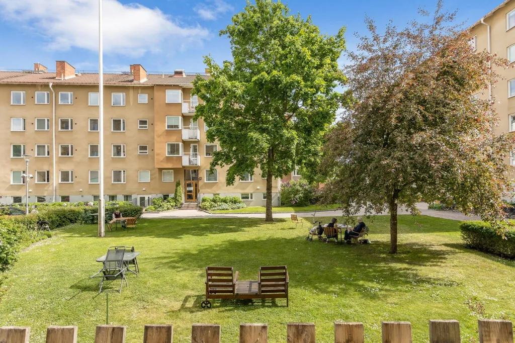 Garden - Renovated Flat with Garden in Främre Luthagen
