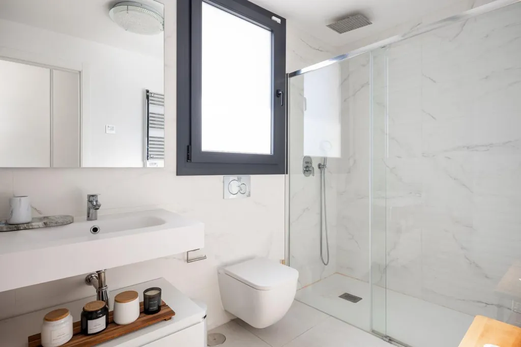 Salles de bain - Terraced House with Rooftop Solarium in Estepona