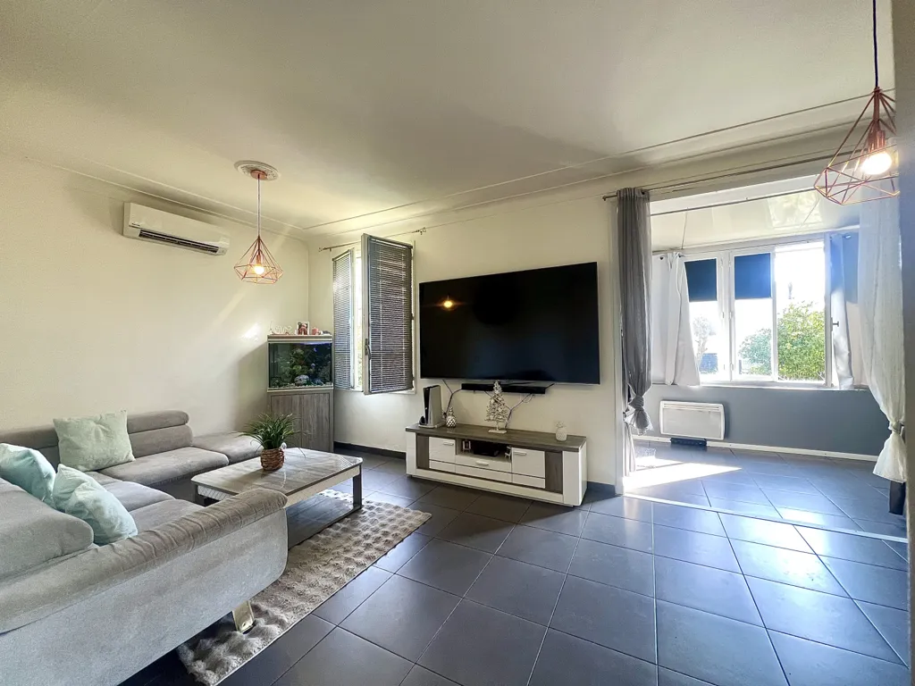 Séjour - Maison avec T2 Indépendant et Garage à Château-Gombert