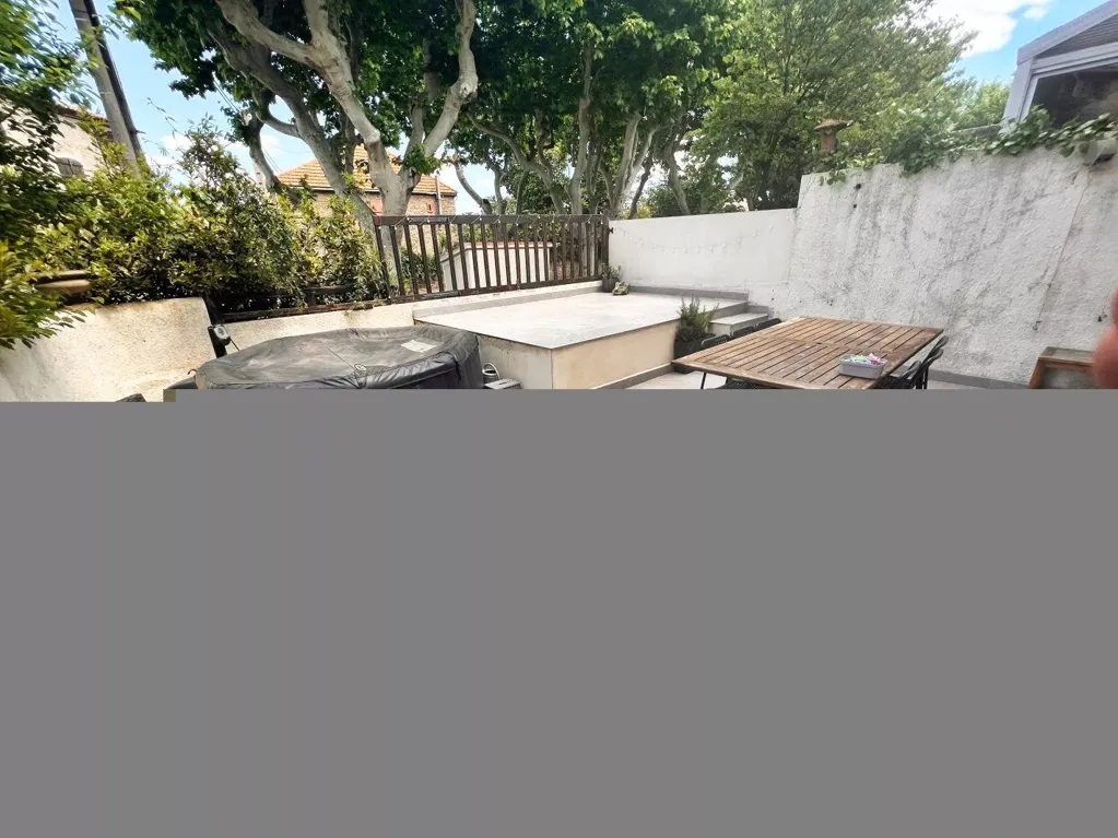 Bassein - Terraced House with Terrace in Azille
